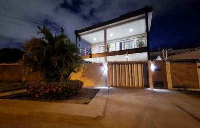 Imagem: A casa possui 2 Dormitórios, 2 Banheiros, 3 Vagas na garagem