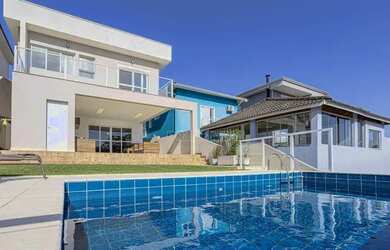 Imagem: A casa em condomínio possui 4 Dormitórios, 5 Banheiros, 4