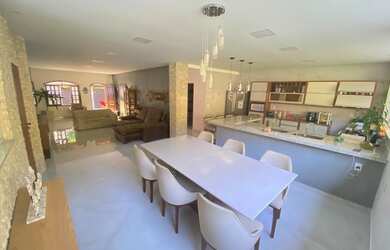 Imagem: A casa possui 3 Dormitórios, 3 Banheiros, 3 Vagas na garagem