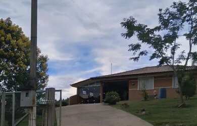 Imagem: A casa está localizado em Itaqui de Cima, Campo Largo para