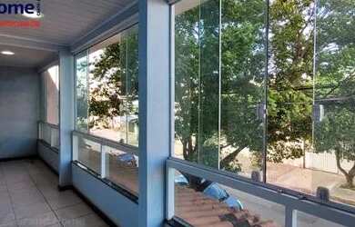 Imagem: A casa possui 5 Dormitórios, 3 Banheiros, 3 Vagas na garagem