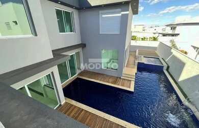 Imagem: A casa em condomínio possui 5 Dormitórios, 5 Banheiros, 3