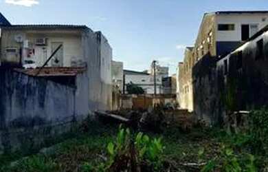 Imagem: O terreno à venda possui e está localizado em Fátima, Belém