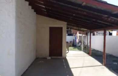 Imagem: A casa possui 2 Dormitórios, 2 Banheiros e 1 Vaga na garagem