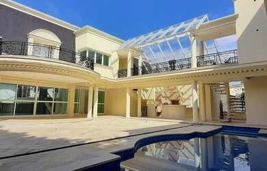 Imagem: A casa em condomínio possui 5 Dormitórios, 5 Banheiros, 5