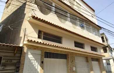 Imagem: A casa possui 3 Dormitórios, 2 Banheiros, 3 Vagas na garagem