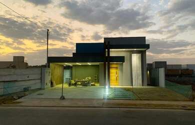 Imagem: A casa em condomínio possui 3 Dormitórios, 4 Banheiros, 2