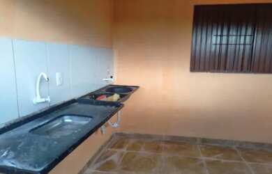 Imagem: A casa possui 2 Dormitórios, 1 Banheiro e está localizado