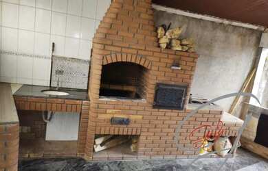 Imagem: A casa possui 4 Dormitórios, 4 Banheiros, 2 Vagas na garagem