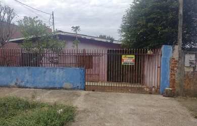 Imagem: A casa possui 2 Dormitórios, 1 Banheiro, 1 Vaga na garagem