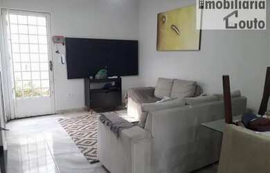 Imagem: A casa em condomínio possui 2 Dormitórios, 2 Banheiros, 1