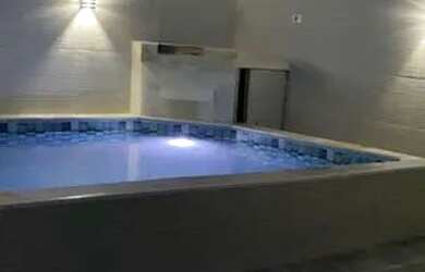 Imagem: A casa possui 2 Dormitórios e 2 Vagas na garagem e está localizado