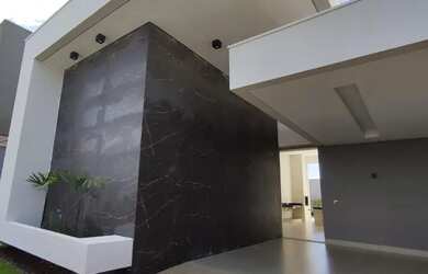 Imagem: A casa em condomínio possui 4 Dormitórios, 4 Banheiros, 2