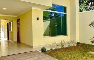 Imagem: A casa possui 4 Dormitórios, 2 Banheiros e está localizado