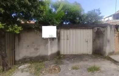 Imagem: A casa possui 2 Dormitórios, 1 Banheiro, 2 Vagas na garagem