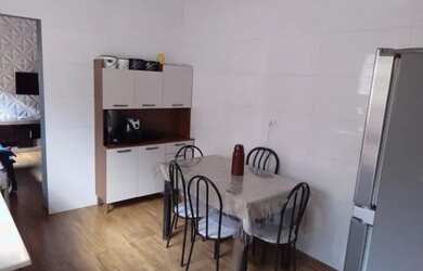 Imagem: A casa possui 5 Dormitórios, 4 Banheiros, 1 Vaga na garagem