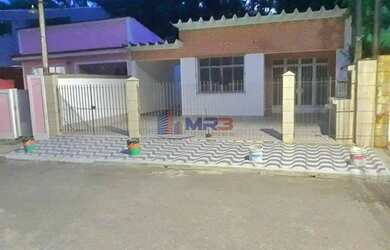 Imagem: A casa possui 2 Dormitórios, 2 Banheiros, 1 Vaga na garagem