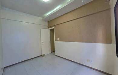 Imagem: O apartamento possui 3 Dormitórios, 1 Banheiro, 1 Vaga na garagem