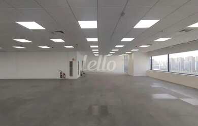 Imagem: O depósito possui 5 Vagas na garagem e 789m² de Área e está