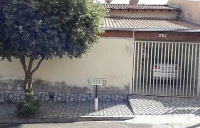 Imagem: A casa possui 2 Dormitórios, 1 Banheiro, 1 Vaga na garagem