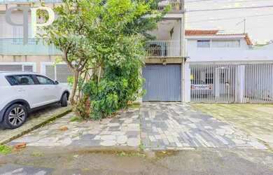 Imagem: A casa possui 3 Dormitórios, 3 Banheiros, 1 Vaga na garagem