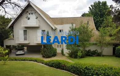 Imagem: A casa em condomínio à venda possui 4 Dormitórios, 5 Banheiros