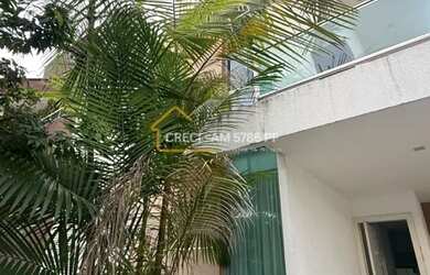 Imagem: A casa em condomínio possui 4 Dormitórios, 5 Banheiros, 4