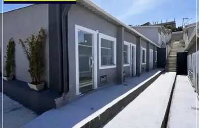 Imagem: A casa possui 1 Dormitório, 1 Banheiro, 33m² de Área e está