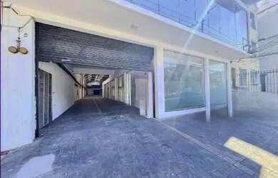 Imagem: O depósito possui 5 Vagas na garagem, 2.272m² de Área e