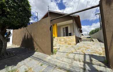 Imagem 4: Casa de esquina à venda no bairro Santa Rosa