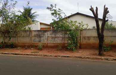 Imagem: O terreno possui 332m² de Área e está localizado em Ouroeste