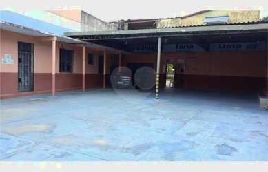 Imagem: O depósito possui 5 Vagas na garagem e 3696m² de Área e está