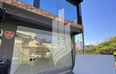 Imagem: O depósito possui 4 Vagas na garagem, 50m² de Área, Ar-condicionado