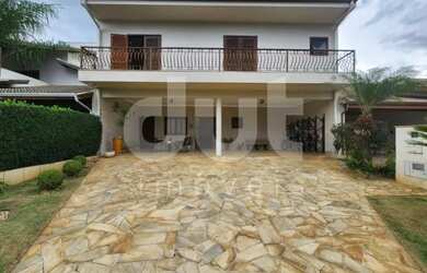 Imagem: A casa em condomínio possui 5 Dormitórios, 5 Banheiros, 5