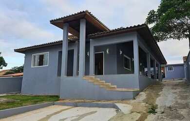 Imagem: A casa possui 3 Dormitórios, 1 Banheiro, 5 Vagas na garagem