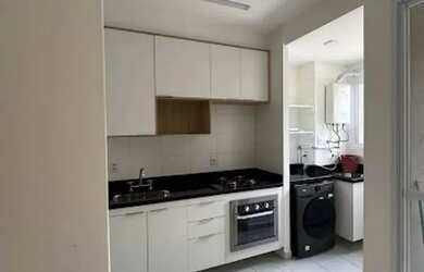 Imagem: O apartamento possui 2 Dormitórios, 1 Banheiro, 1 Vaga na garagem