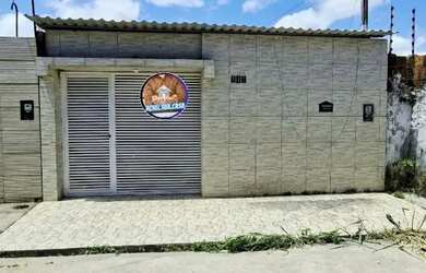 Imagem: A casa possui 2 Dormitórios, 2 Banheiros e 2 Vagas na garagem