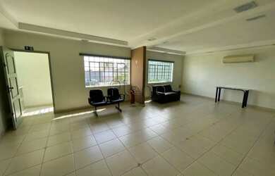 Imagem: O depósito possui 4 Vagas na garagem e 221m² de Área e está