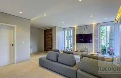 Imagem: A casa em condomínio possui 4 Dormitórios, 5 Banheiros, 4