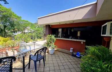 Imagem: A casa em condomínio possui 5 Dormitórios, 3 Banheiros, 3