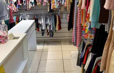 Imagem: O depósito possui 5 Vagas na garagem, 50m² de Área e está