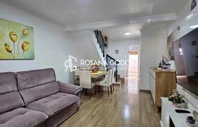 Imagem: A casa à venda possui 2 Dormitórios, 2 Banheiros, 1 Vaga na