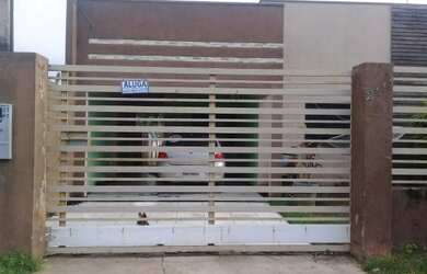 Imagem: A casa possui 2 Dormitórios, 2 Banheiros, 1 Vaga na garagem