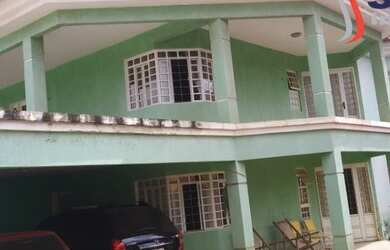 Imagem: A casa em condomínio possui 5 Dormitórios, 5 Banheiros, 5