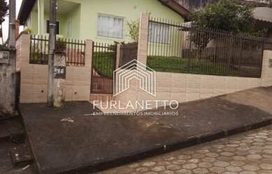 Imagem: A casa possui 3 Dormitórios, 2 Banheiros, 1 Vaga na garagem