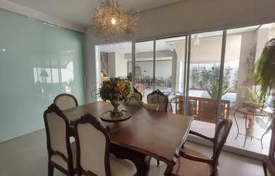 Imagem: A casa em condomínio possui 5 Dormitórios, 5 Banheiros, 5