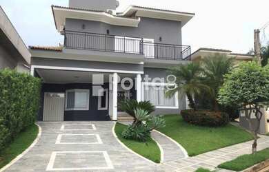 Imagem: A casa em condomínio possui 3 Dormitórios, 5 Banheiros, 4