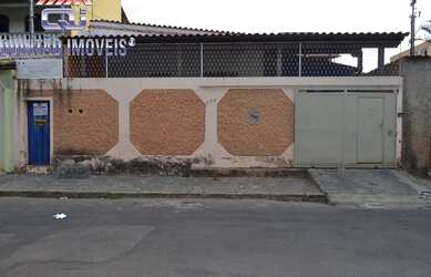 Imagem: A casa possui 5 Dormitórios, 1 Banheiro, 2 Vagas na garagem