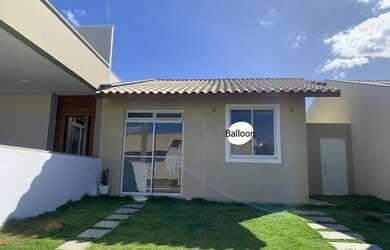 Imagem: A casa em condomínio possui 3 Dormitórios, 1 Banheiro, 2 Vagas