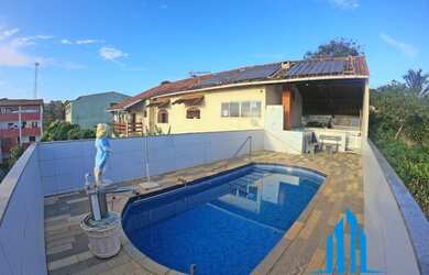 Imagem: A casa possui 3 Dormitórios, 2 Banheiros e 730m² de Área